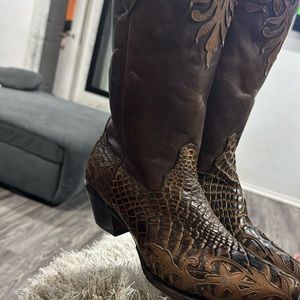 Aligator women boots size 7